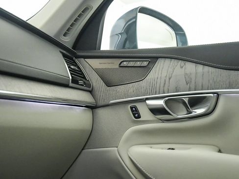 Certified 2025 Volvo XC90 T8 Ultra w/ Protection Package Premier AWD/4WD image 23