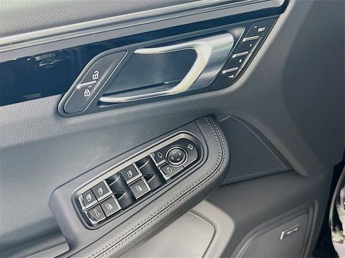 New 2026 Porsche Macan image 20