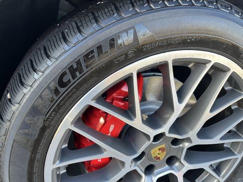 Used 2017 Porsche Macan GTS w/ Premium Package Plus image 4