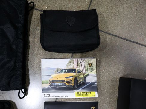 Used 2021 Lamborghini Urus AWD/4WD image 70