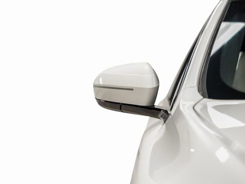 Used 2023 BMW 740i w/ Luxury Rear Seating Package image 11