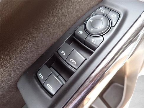 Used 2022 Chevrolet Silverado 1500 LTZ w/ Technology Package AWD/4WD image 15