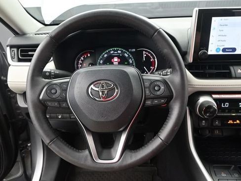 Used 2025 Toyota RAV4 XLE w/ Convenience Package FWD image 5