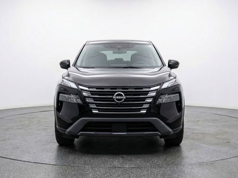 Used 2025 Nissan Rogue SV AWD/4WD image 2