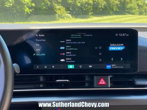 Used 2025 Kia Carnival FWD image 22