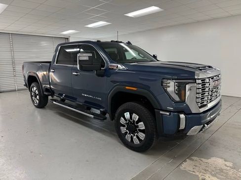 New 2026 GMC Sierra 2500 Denali w/ Denali Reserve Package image 3