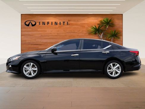 Used 2022 Nissan Altima 2.5 SV w/ SV Premium Package image 4