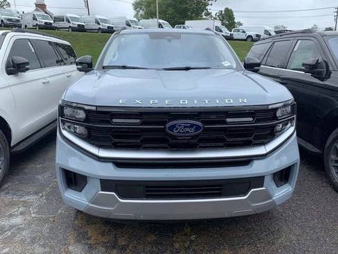 New 2025 Ford Expedition Platinum w/ Driver's Package image 6