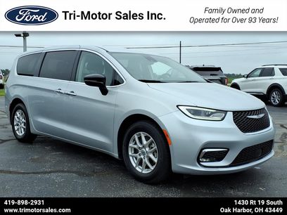 Used 2024 Chrysler Pacifica Touring-L