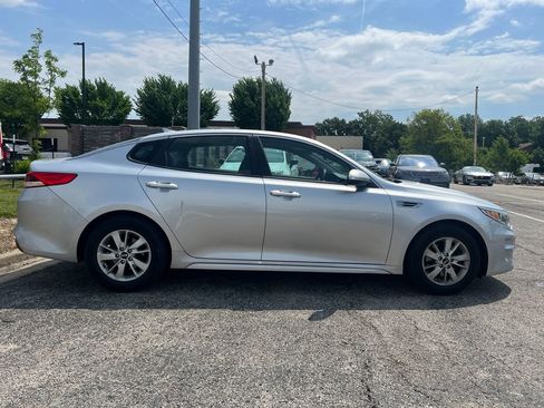 Used 2018 Kia Optima LX FWD image 2