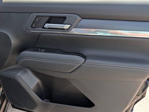New 2027 GMC Terrain Elevation w/ Elevation Premium Package FWD image 33