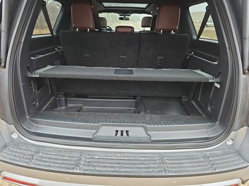 Used 2023 Ford Expedition Max Limited image 11