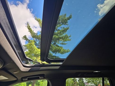 Used 2021 Chevrolet Tahoe Z71 w/ Z71 Off-Road Package image 26