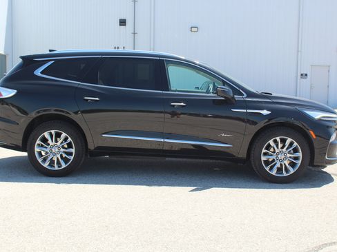 Used 2023 Buick Enclave Avenir w/ Avenir Technology Package AWD/4WD image 4