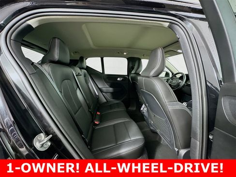 Used 2025 Volvo XC40 B5 Plus image 25