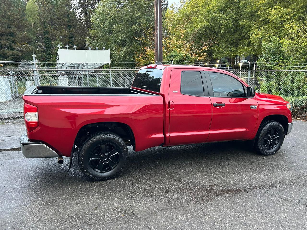Used 2021 Toyota Tundra SR5 w/ SR5 Upgrade Package AWD/4WD image 4