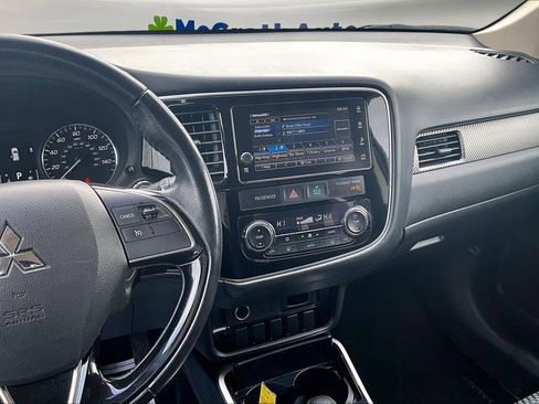 Used 2017 Mitsubishi Outlander SE image 9