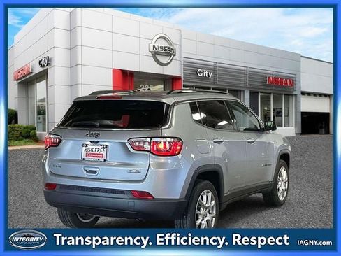 Used 2022 Jeep Compass Latitude AWD/4WD image 6