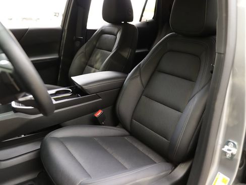 Used 2026 Chevrolet Equinox LT w/ Convenience Package II FWD image 25