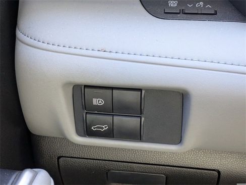 Used 2021 Toyota Highlander XLE image 29