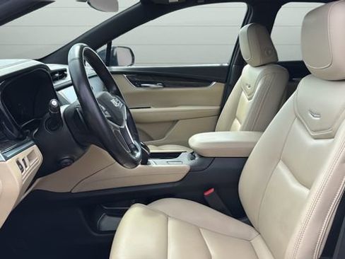 Used 2018 Cadillac XT5 FWD image 21