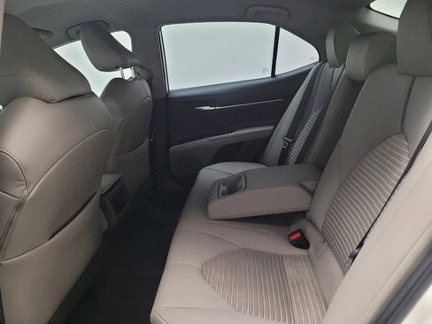 Used 2019 Toyota Camry SE w/ Carpet Mat Package FWD image 18