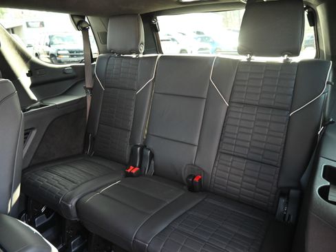 Used 2025 Cadillac Escalade V image 16