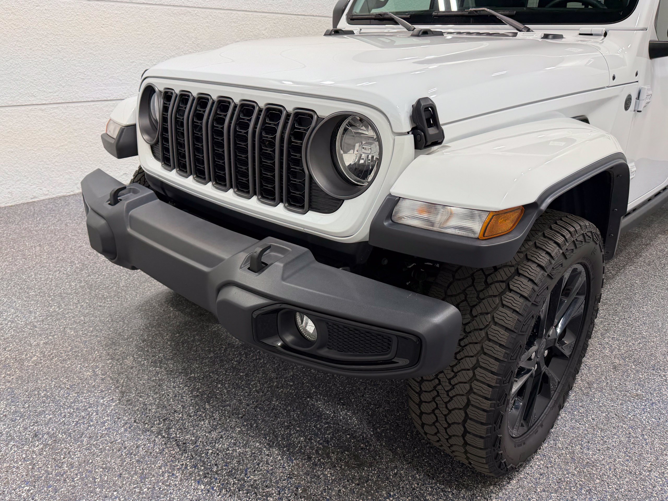 Used 2025 Jeep Gladiator Sport AWD/4WD image 13