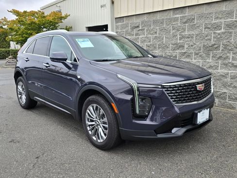 Used 2024 Cadillac XT4 Premium Luxury image 10