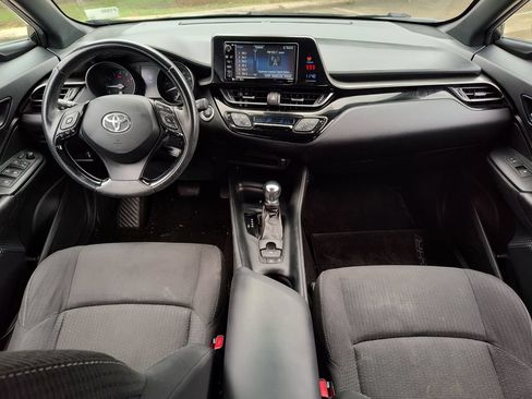 Used 2018 Toyota C-HR XLE FWD image 27