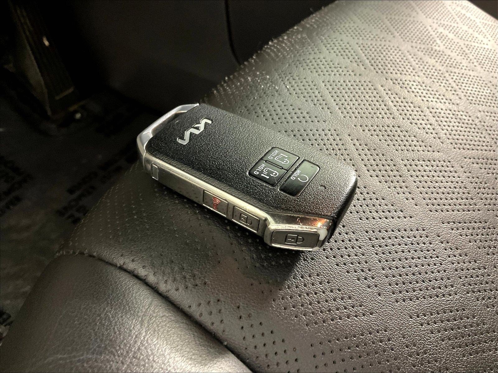 Used 2023 Kia Carnival LX FWD image 34