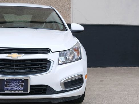 Used 2015 Chevrolet Cruze LT w/ Enhanced Safety Package FWD image 3