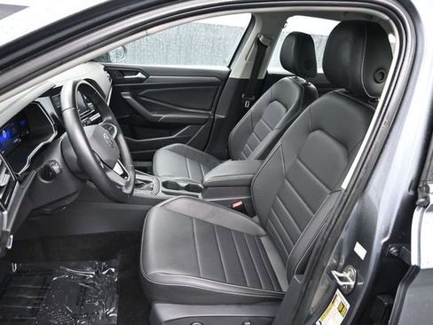 Used 2022 Volkswagen Jetta SE FWD image 17