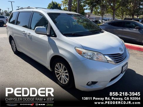 Used 2015 Toyota Sienna XLE w/ XLE Navigation Package FWD image 1