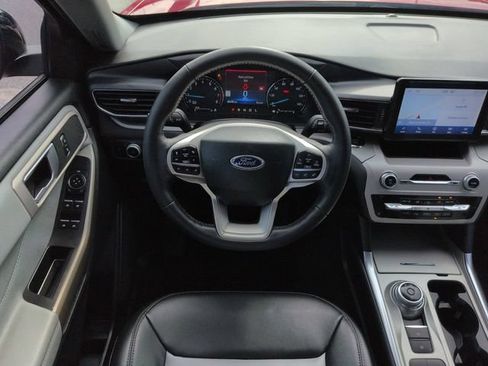 Used 2023 Ford Explorer XLT w/ Equipment Group 202A RWD image 16