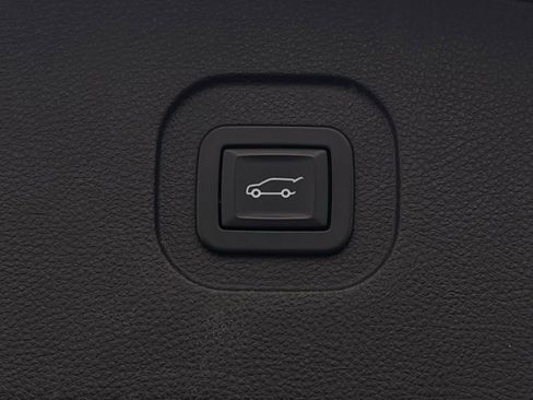 Used 2017 Chevrolet Equinox Premier w/ Enhanced Convenience Package FWD image 11