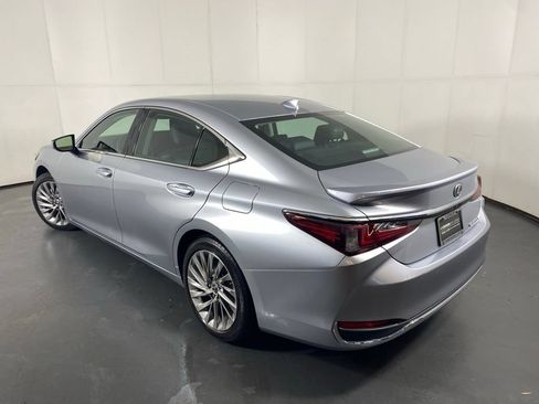Used 2023 Lexus ES 300h w/ Accessory Package (Z2) FWD image 11