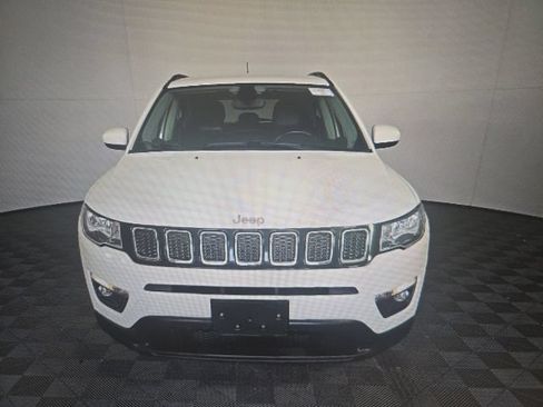 Used 2019 Jeep Compass Latitude w/ Cold Weather Group AWD/4WD image 2