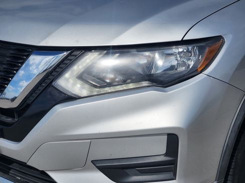 Used 2018 Nissan Rogue S FWD image 4