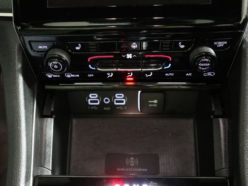 Used 2023 Jeep Grand Cherokee L Laredo image 27