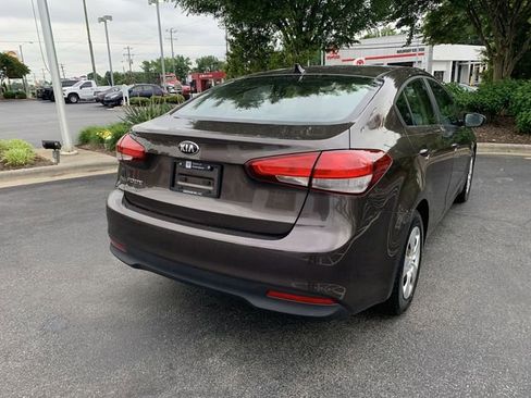 Used 2017 Kia Forte LX FWD image 8