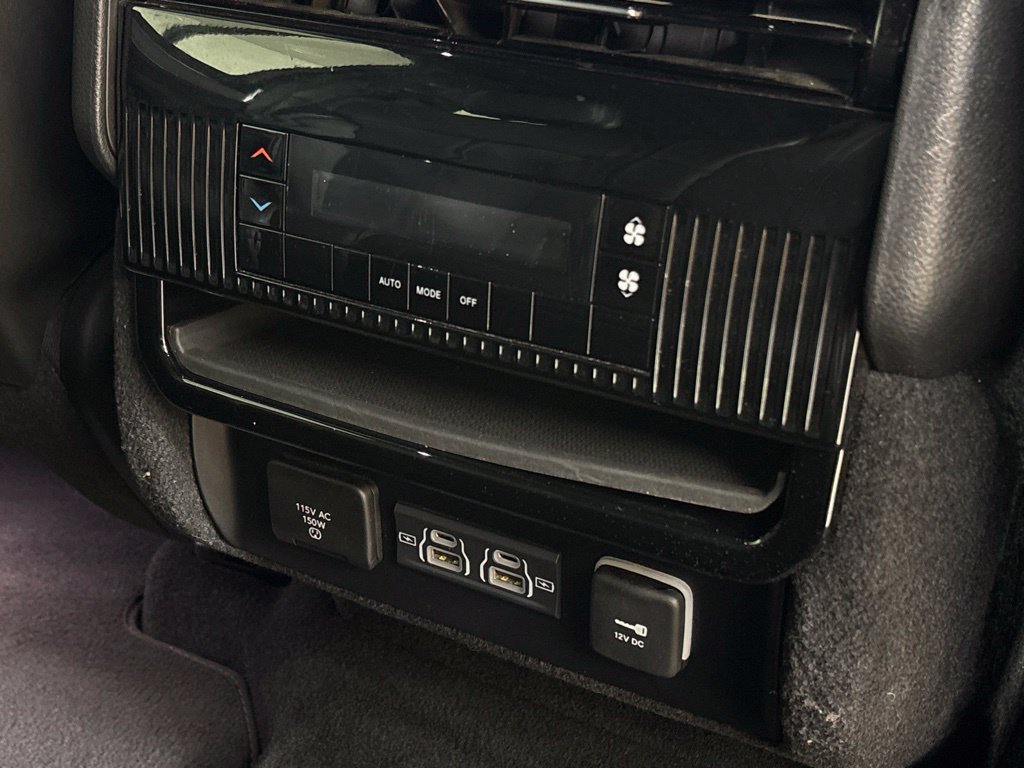 Used 2024 Jeep Wagoneer L Series II RWD image 22