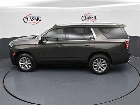 Used 2021 Chevrolet Tahoe Premier w/ Premium Package image 17