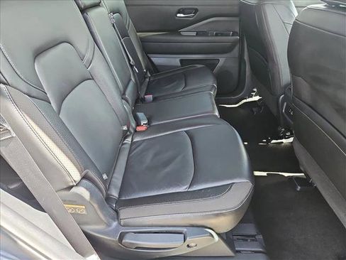 Used 2025 Nissan Pathfinder SL image 20