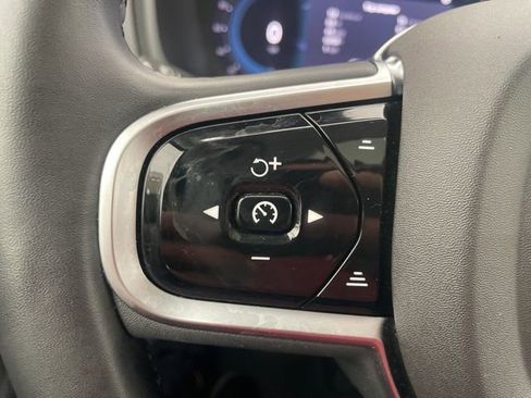 Used 2025 Volvo XC90 B5 Core image 18