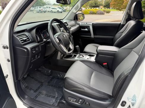 Used 2015 Toyota 4Runner SR5 Premium RWD image 9