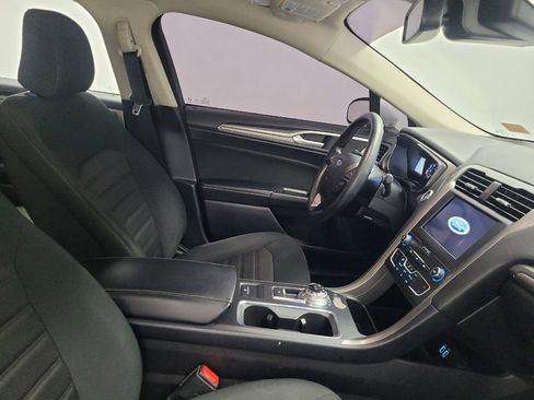 Used 2020 Ford Fusion SE image 21