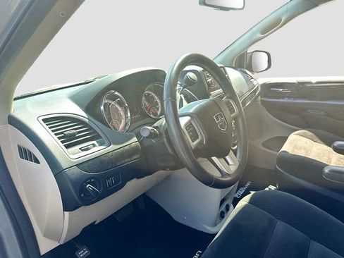 Used 2015 Dodge Grand Caravan American Value Package w/ UConnect Hands-Free Group FWD image 10