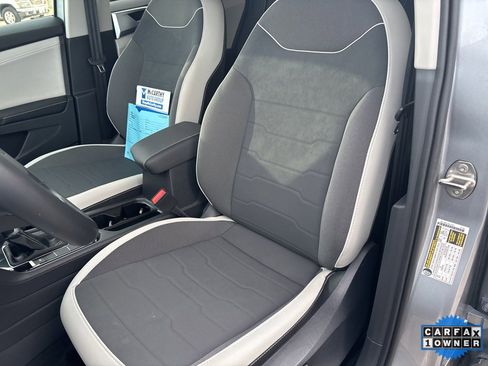 Used 2025 Volkswagen Taos SE image 61
