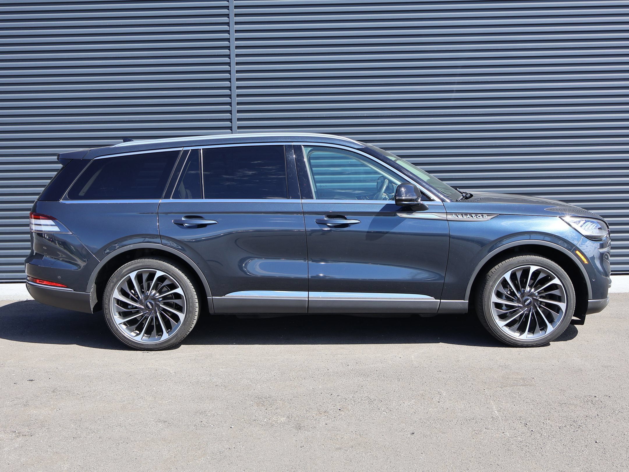 Used 2023 Lincoln Aviator Reserve w/ Equipment Group 201A AWD/4WD image 10